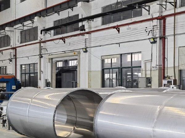 通風(fēng)管沒有安裝嗎？工廠會(huì)教你的。--[大世界]