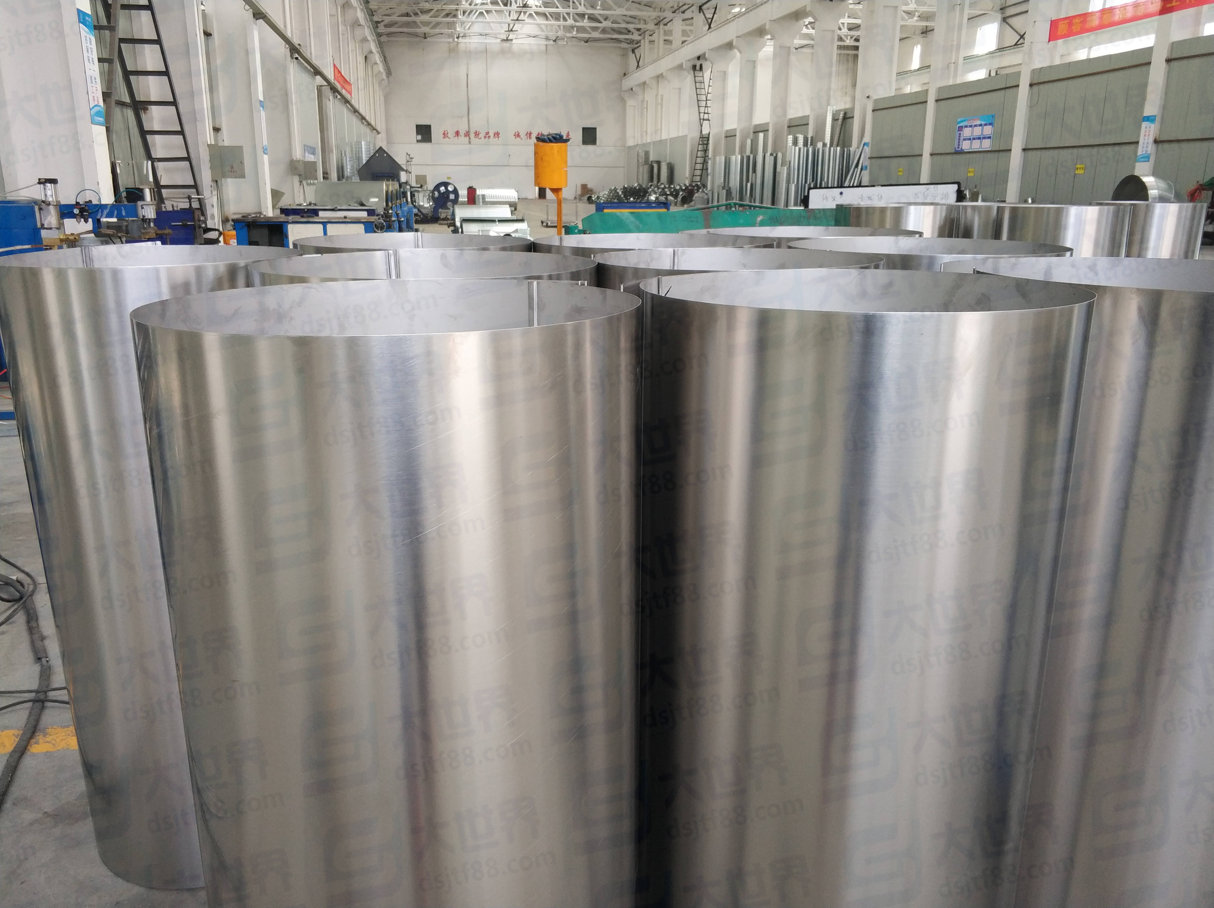 通風(fēng)管道加工定制廠家直銷焊接管 (17) 通風(fēng)管道加工定制廠家直銷焊接管 (17)